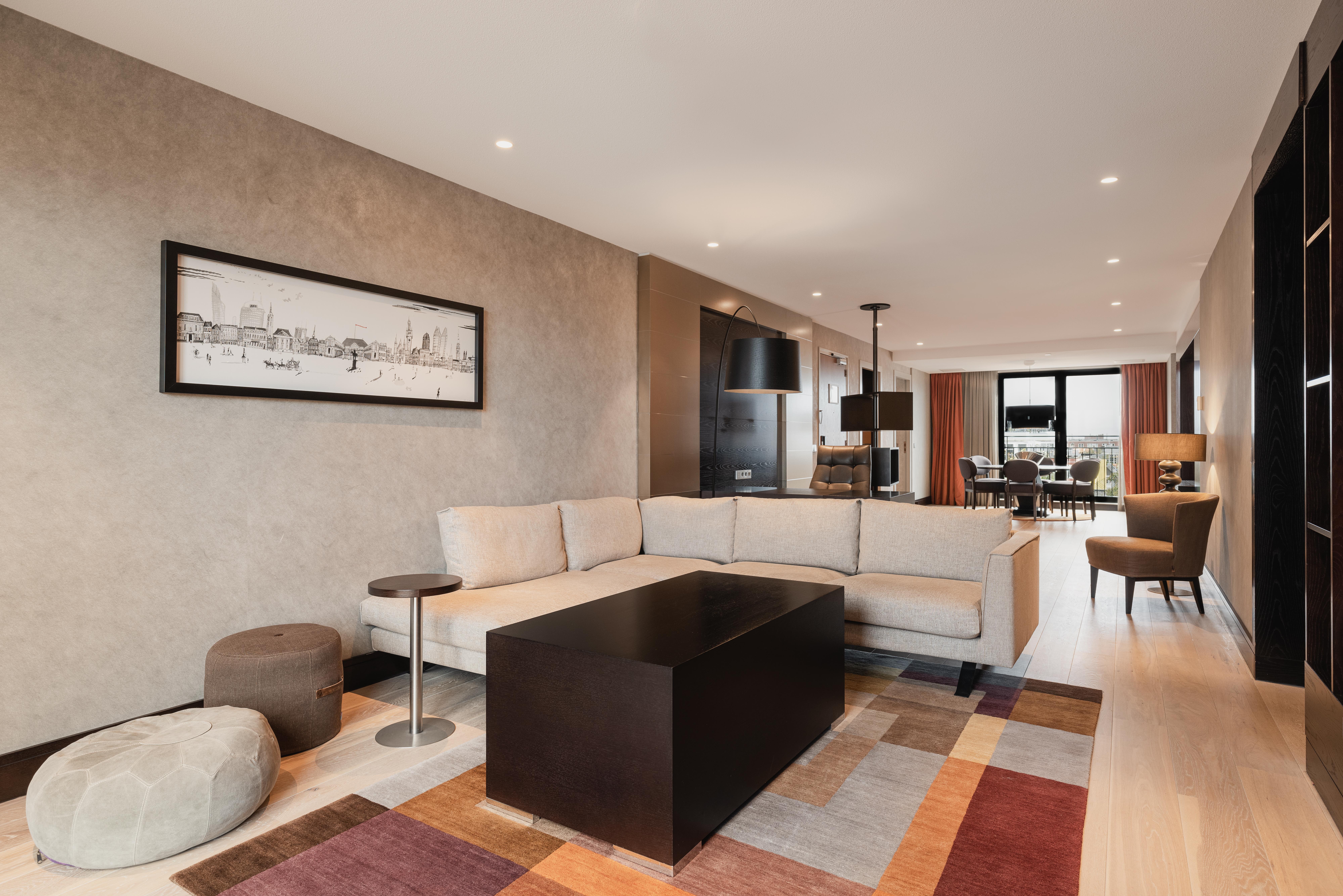 힐튼 더 헤이그 외부 사진 A living room at the hotel