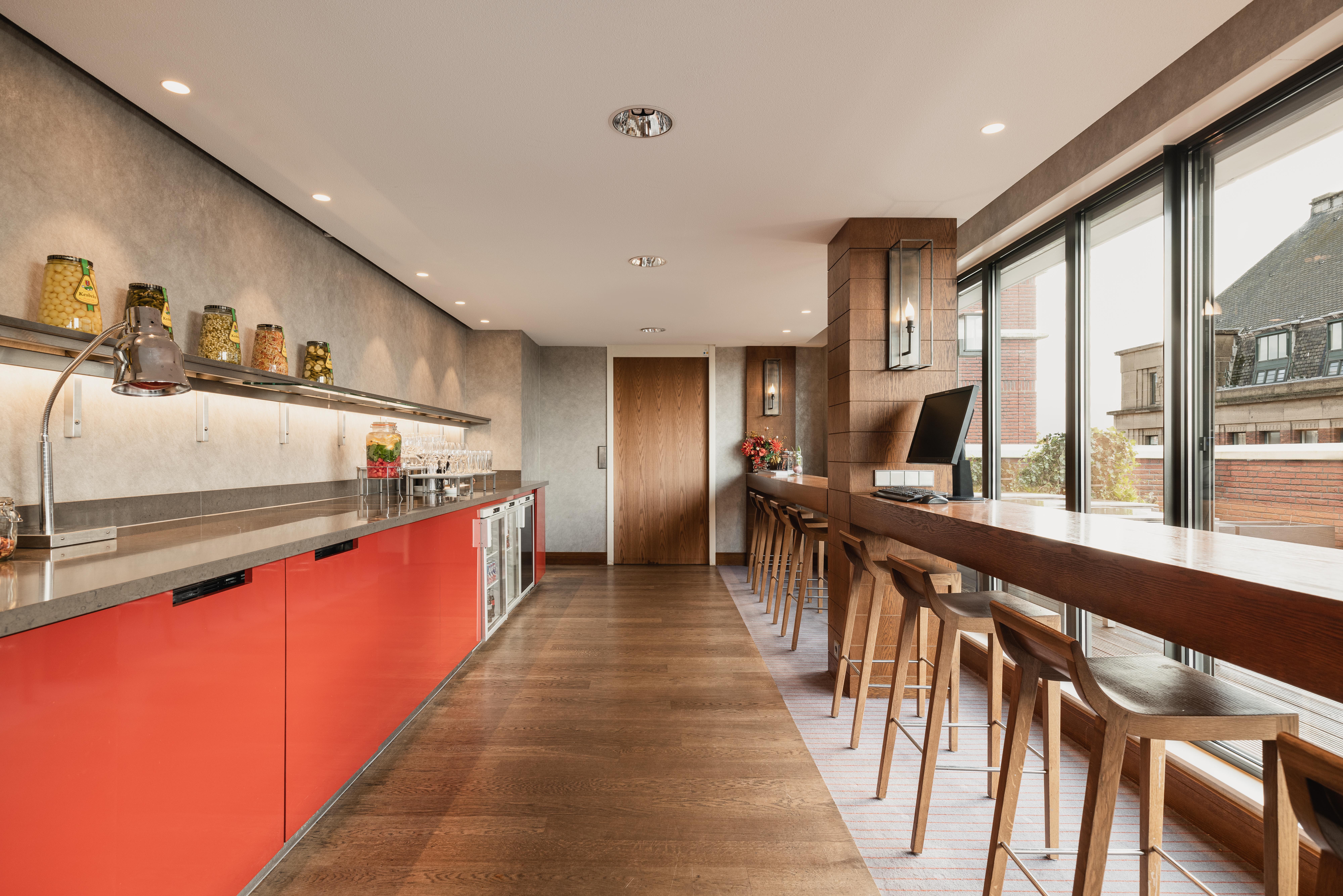 힐튼 더 헤이그 외부 사진 The kitchen at the 100 East 53rd Street penthouse